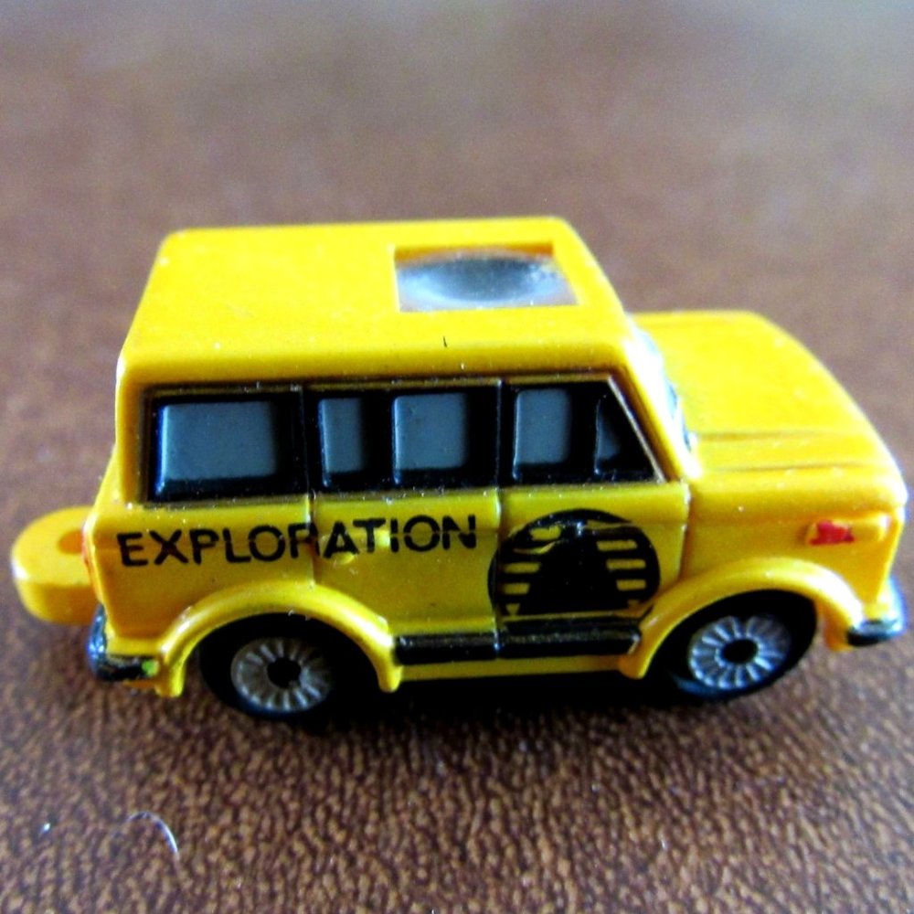 Vintage 1990 Galoob Travel All Private Eyes Exploration Yellow Jeep Sunroof